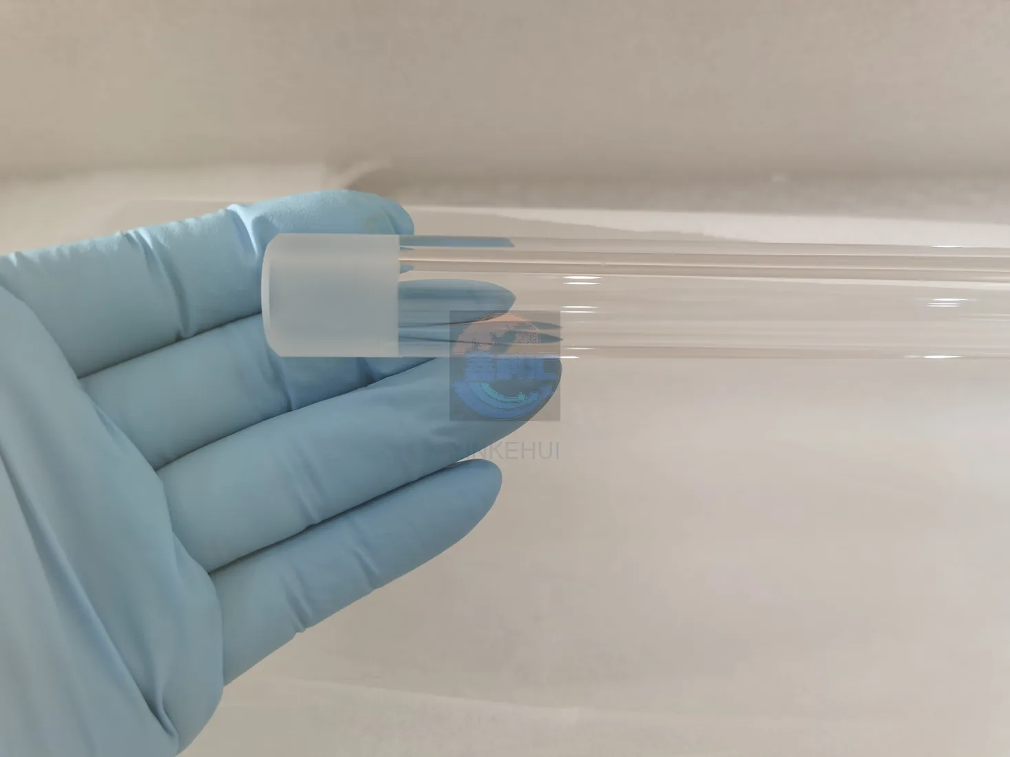 Transparent quartz tube with custom end features